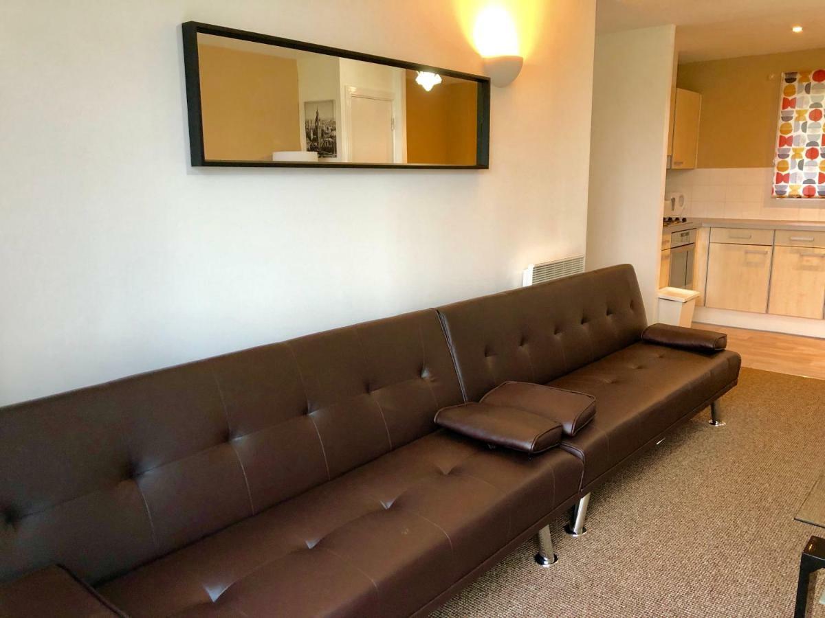 Appartement 2 Bedrooms Modern Apartment, Lounge, Full Kitchen, Balcony, 5 Minutes Stratford Station Londen